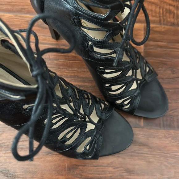 Super cute lace up booties Nine West - Picture 1 of 5